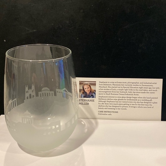 Uncommon Goods etched skyline wine glass - Washington DC - Picture 2 of 11